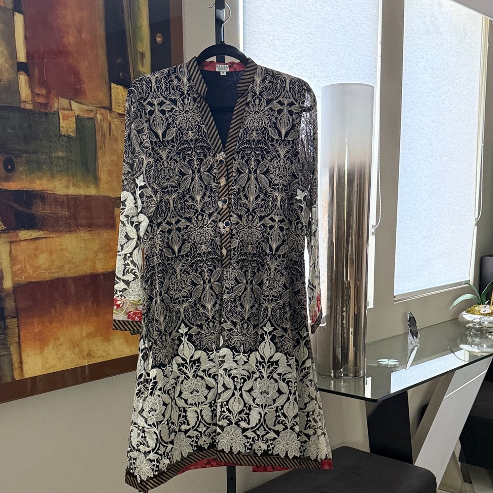 Elegant Black and White Long Sleeve Dress